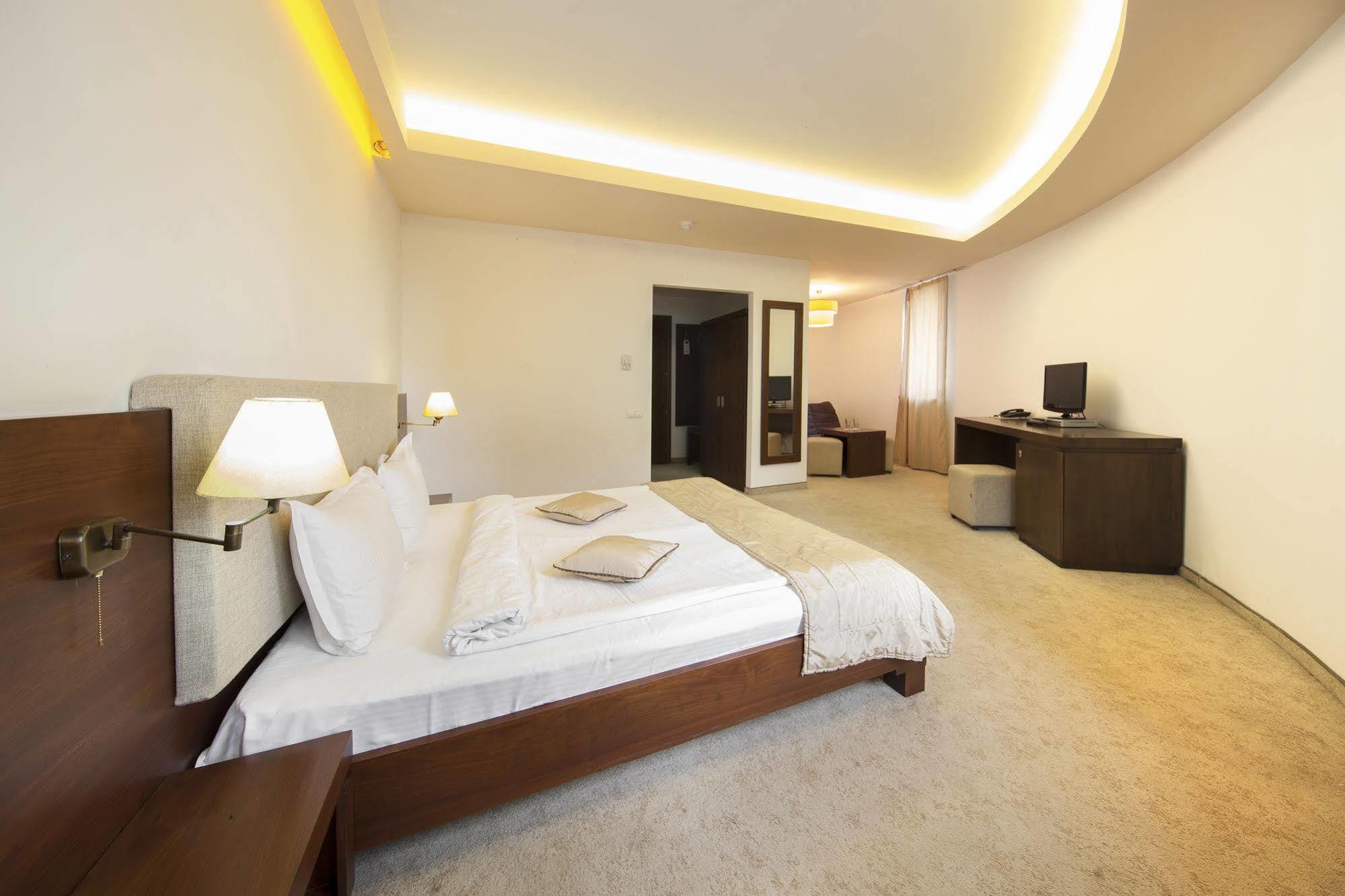 Hotel Yesterday Bucharest Luaran gambar
